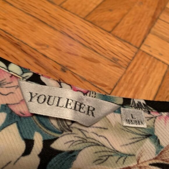 Vintage Floral and Black Shortsleeve Dress Cute Style MIDI Length - Picture 3 of 4